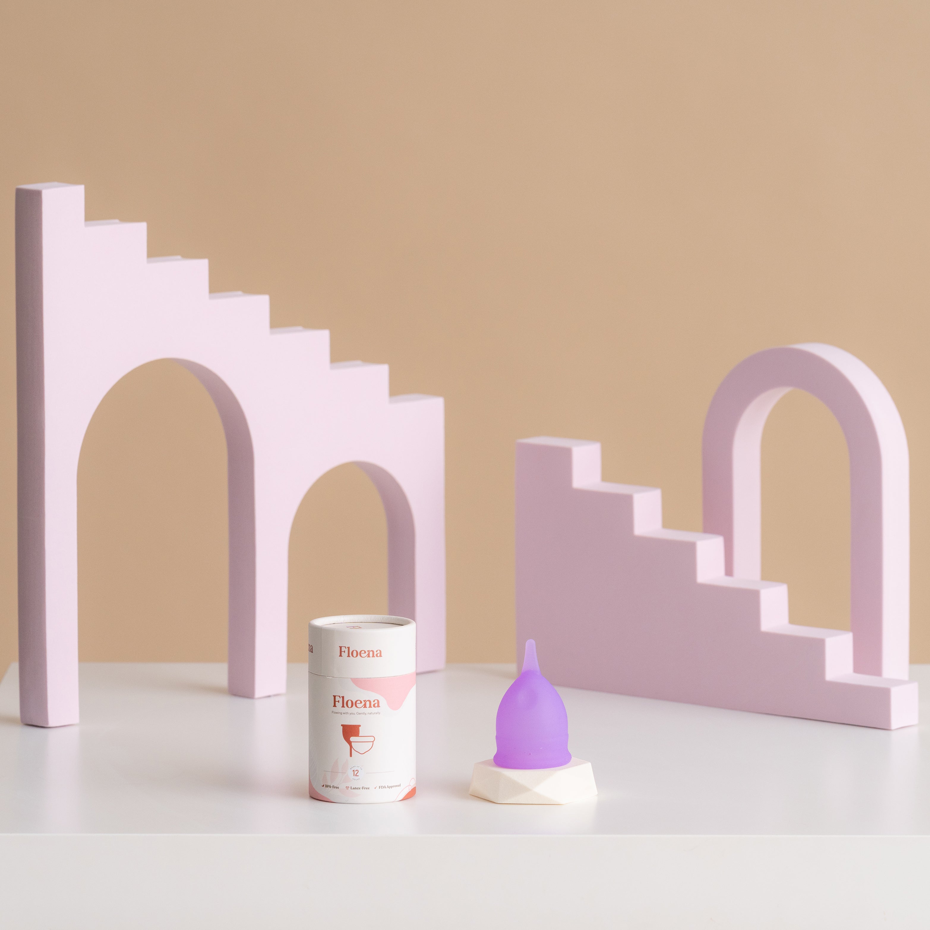Floena Flexi Menstrual Cup — lila Menstruationstasse mit umweltfreundlicher Verpackung, weiches flexibles medizinisches Silikon mit bis zu 12 Stunden auslaufsicherem Schutz