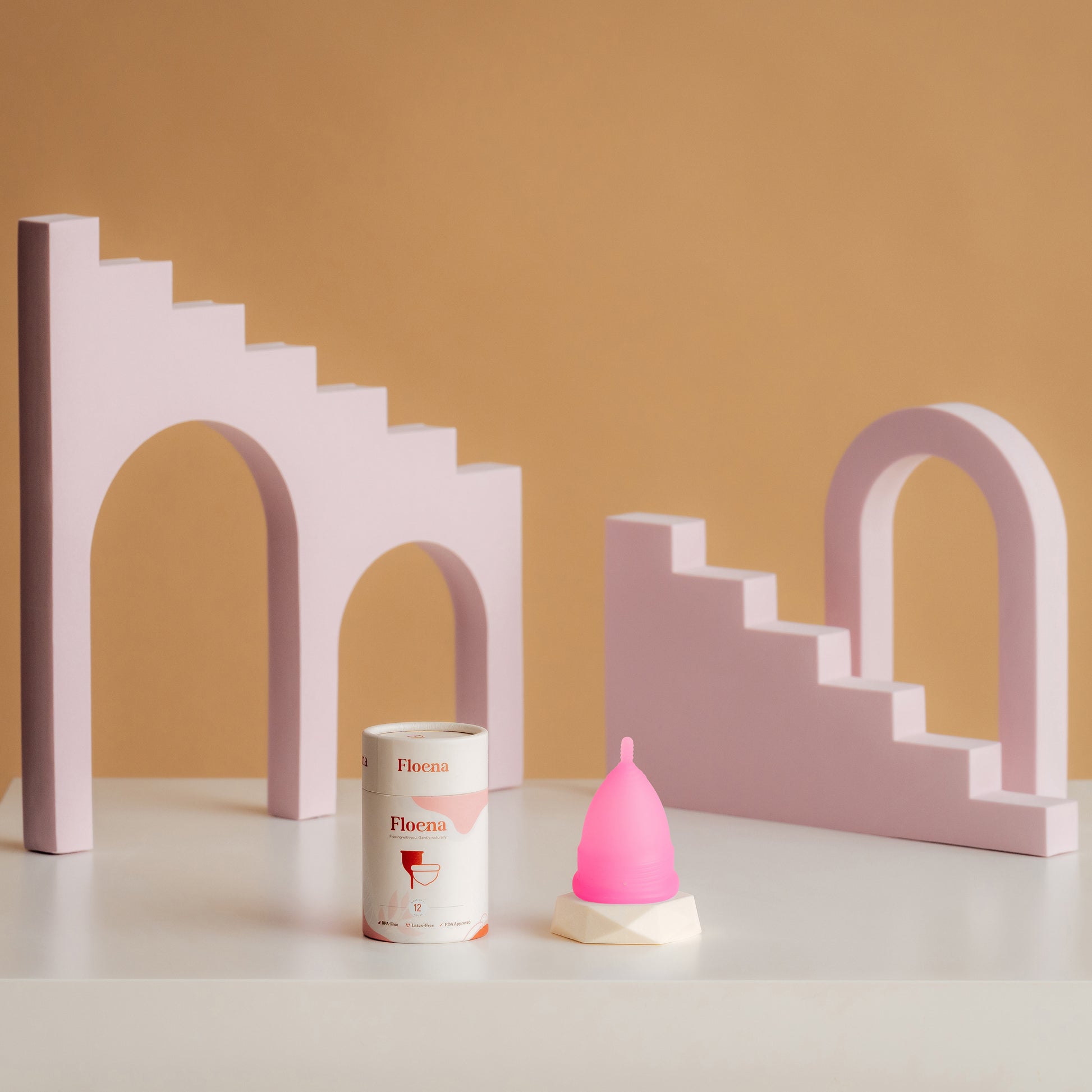 Floena Menstrual Cup — rosa Menstruationstasse aus medizinischem Silikon mit Schutzetui, 12-Stunden-Auslaufschutz