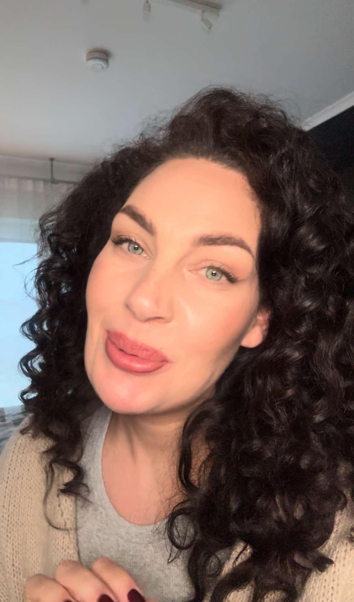 Woman with curly hair in an indoor setting